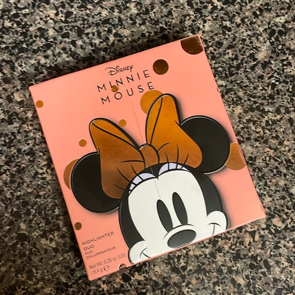 •MINNIE MOUSE X REVOLUTION•NIB MINNIE FOREVER HIGHLIGHTER DUO PALETTE - Picture 7 of 9